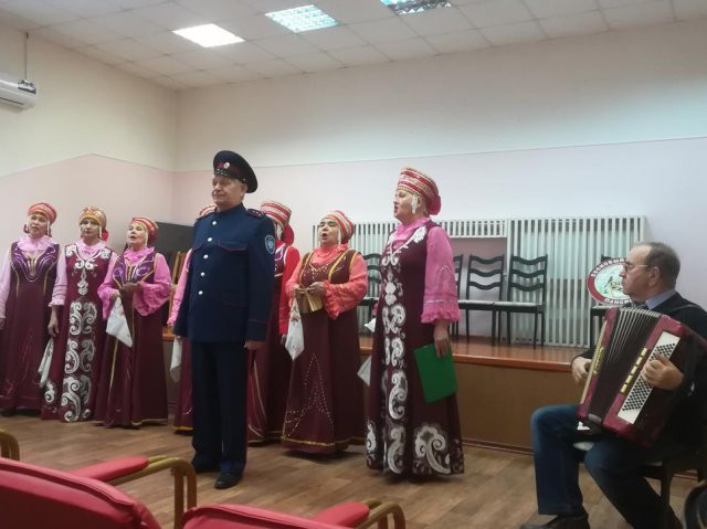 Выступление 30.11.2018 г. ансамбля «Задорные сердца»